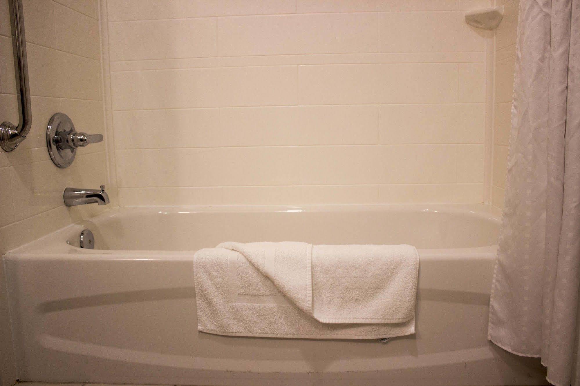 Holiday Inn Express And Suites Tahlequah By Ihg Eksteriør billede